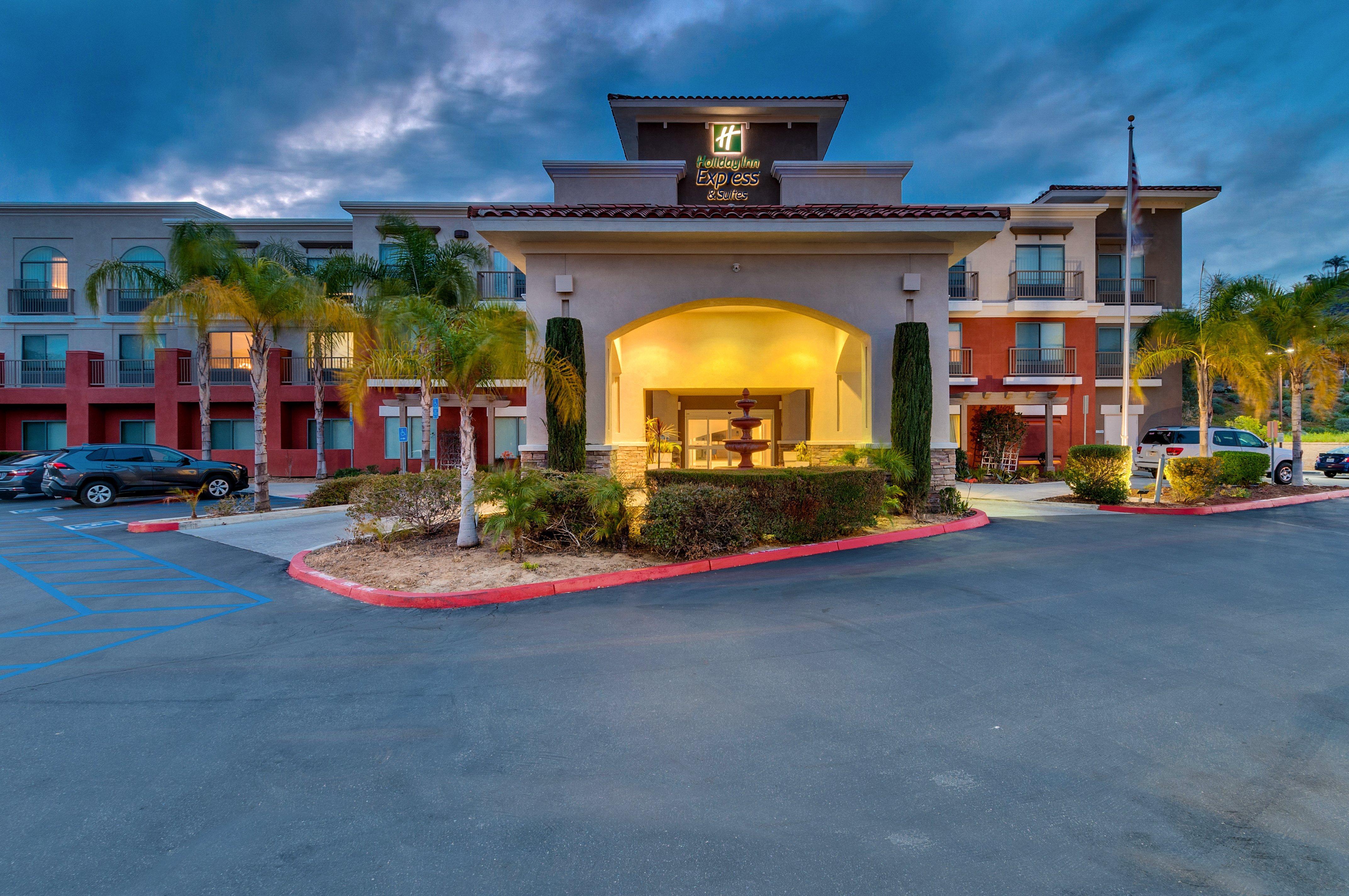 Holiday Inn Express Hotel & Suites Lake Elsinore By Ihg Buitenkant foto