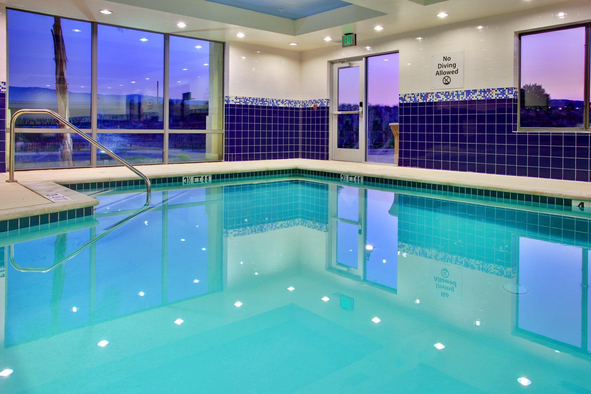 Holiday Inn Express Hotel & Suites Lake Elsinore By Ihg Buitenkant foto