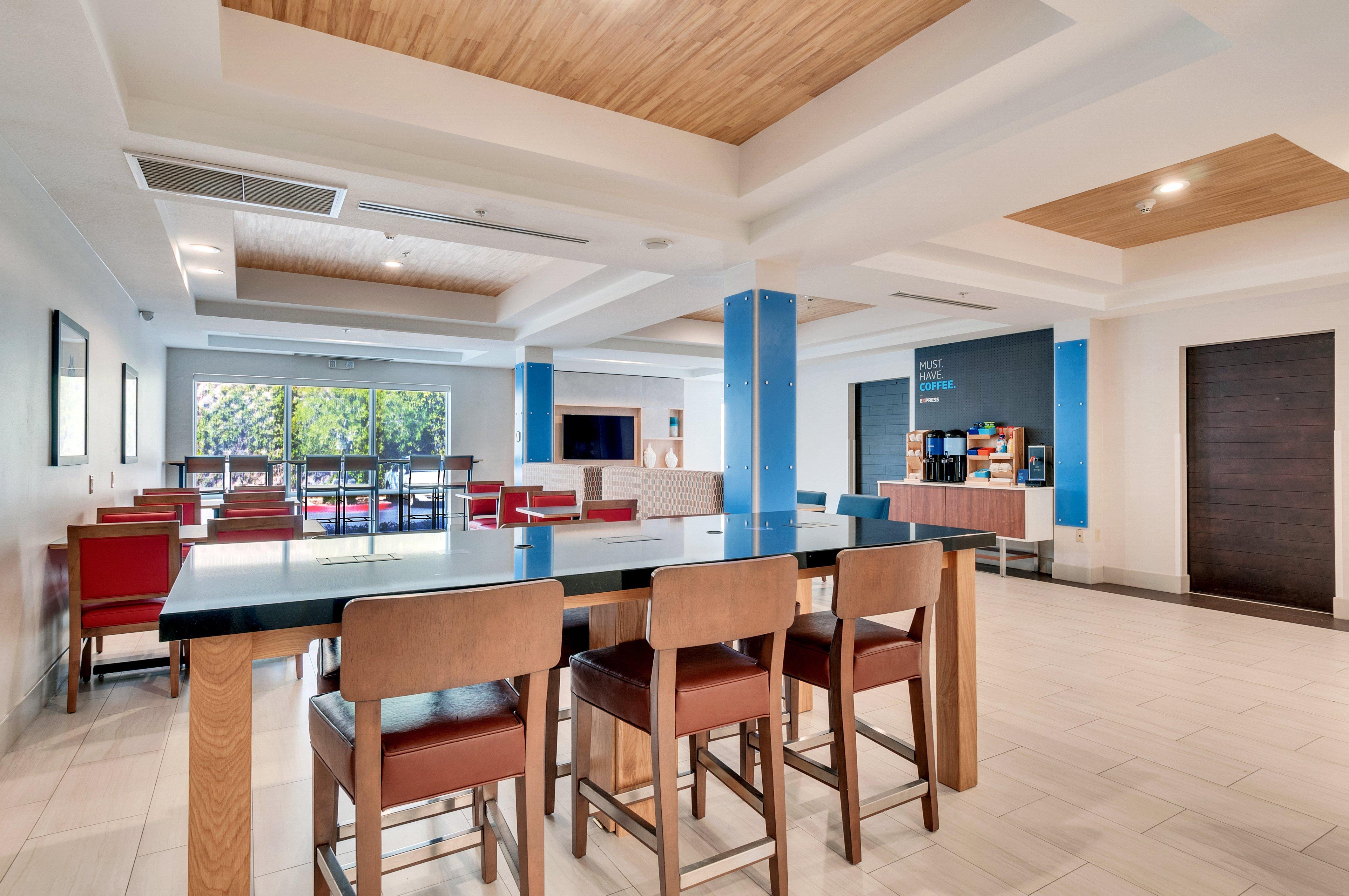 Holiday Inn Express Hotel & Suites Lake Elsinore By Ihg Buitenkant foto