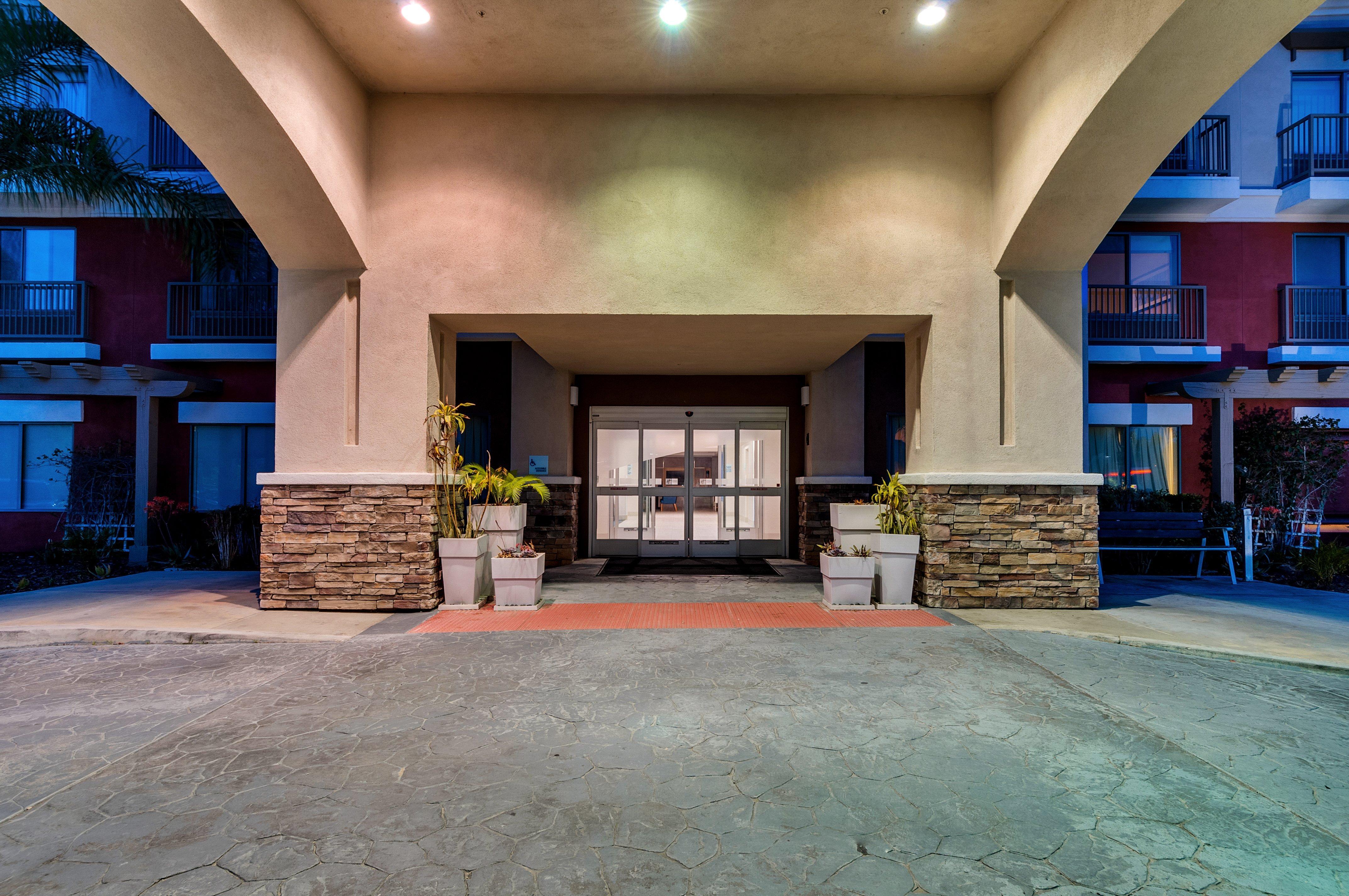 Holiday Inn Express Hotel & Suites Lake Elsinore By Ihg Buitenkant foto