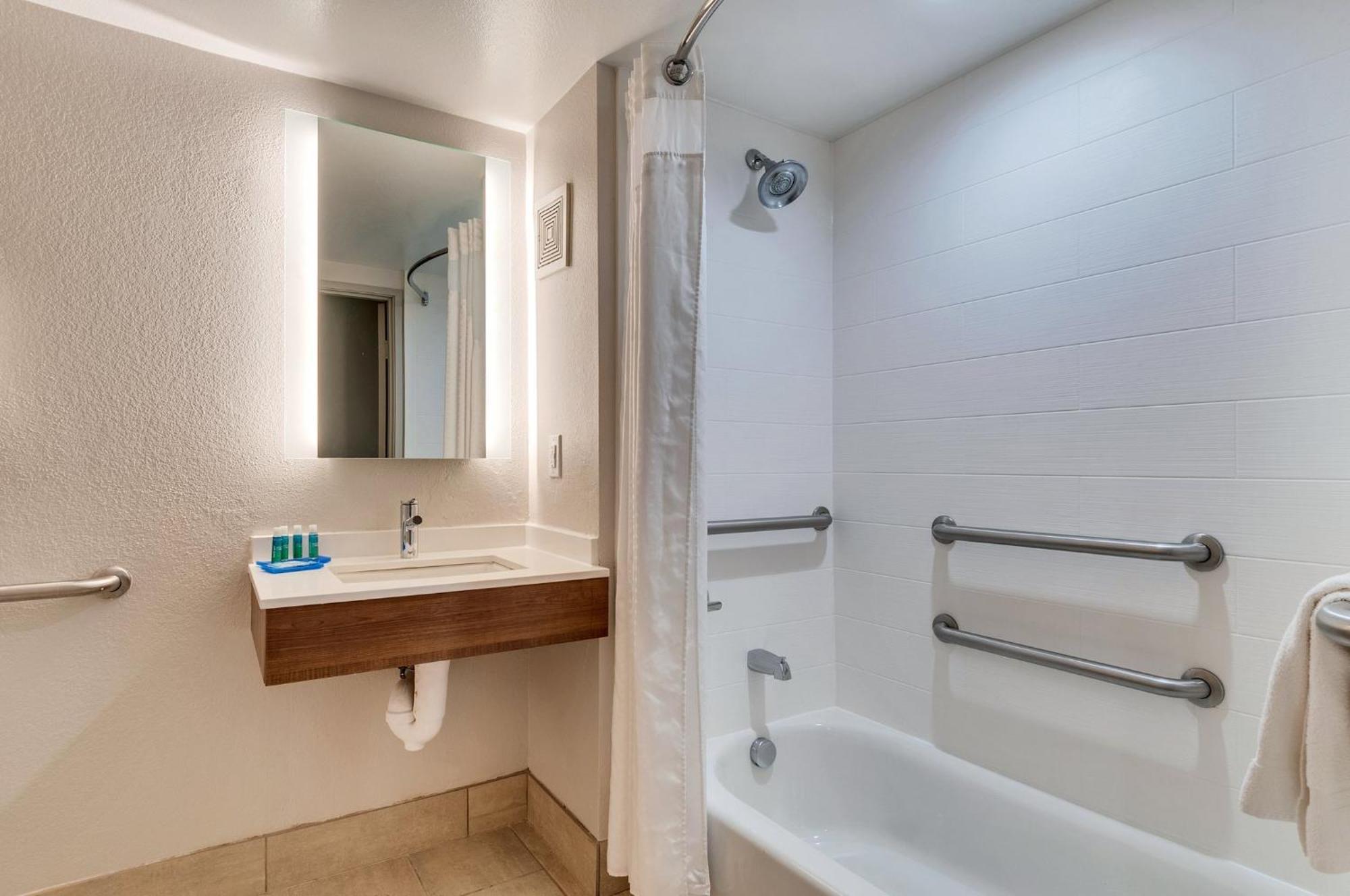 Holiday Inn Express Hotel & Suites Lake Elsinore By Ihg Buitenkant foto