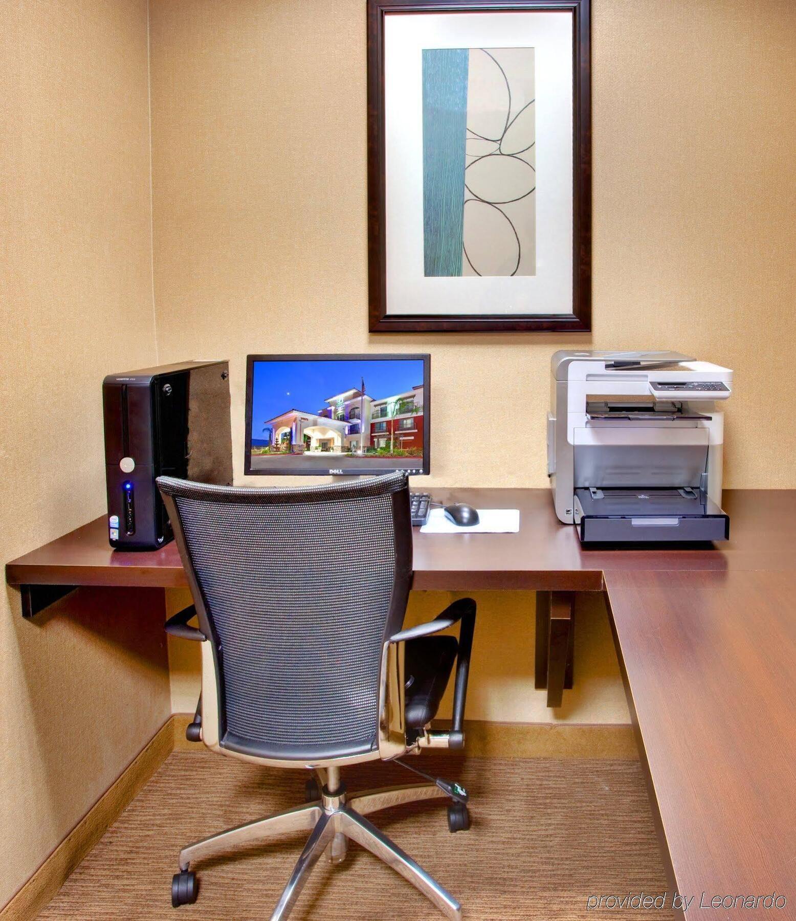 Holiday Inn Express Hotel & Suites Lake Elsinore By Ihg Buitenkant foto