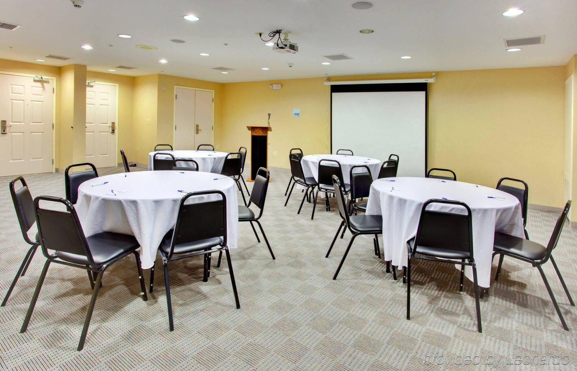 Holiday Inn Express Hotel & Suites Lake Elsinore By Ihg Buitenkant foto