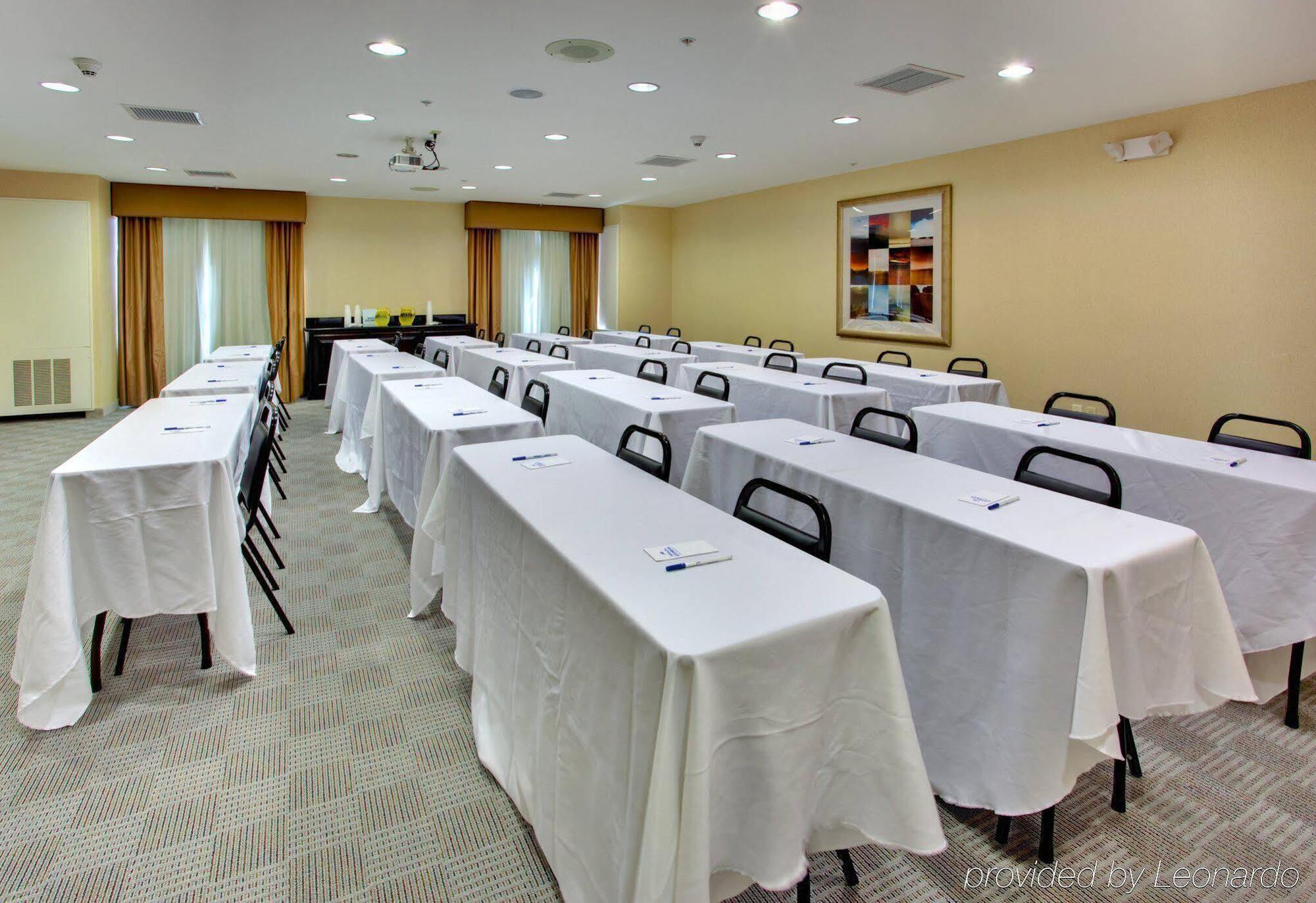 Holiday Inn Express Hotel & Suites Lake Elsinore By Ihg Buitenkant foto